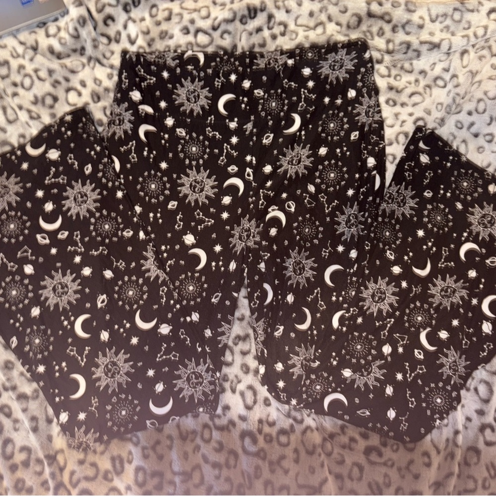Black and White Celestial Print Leggings
